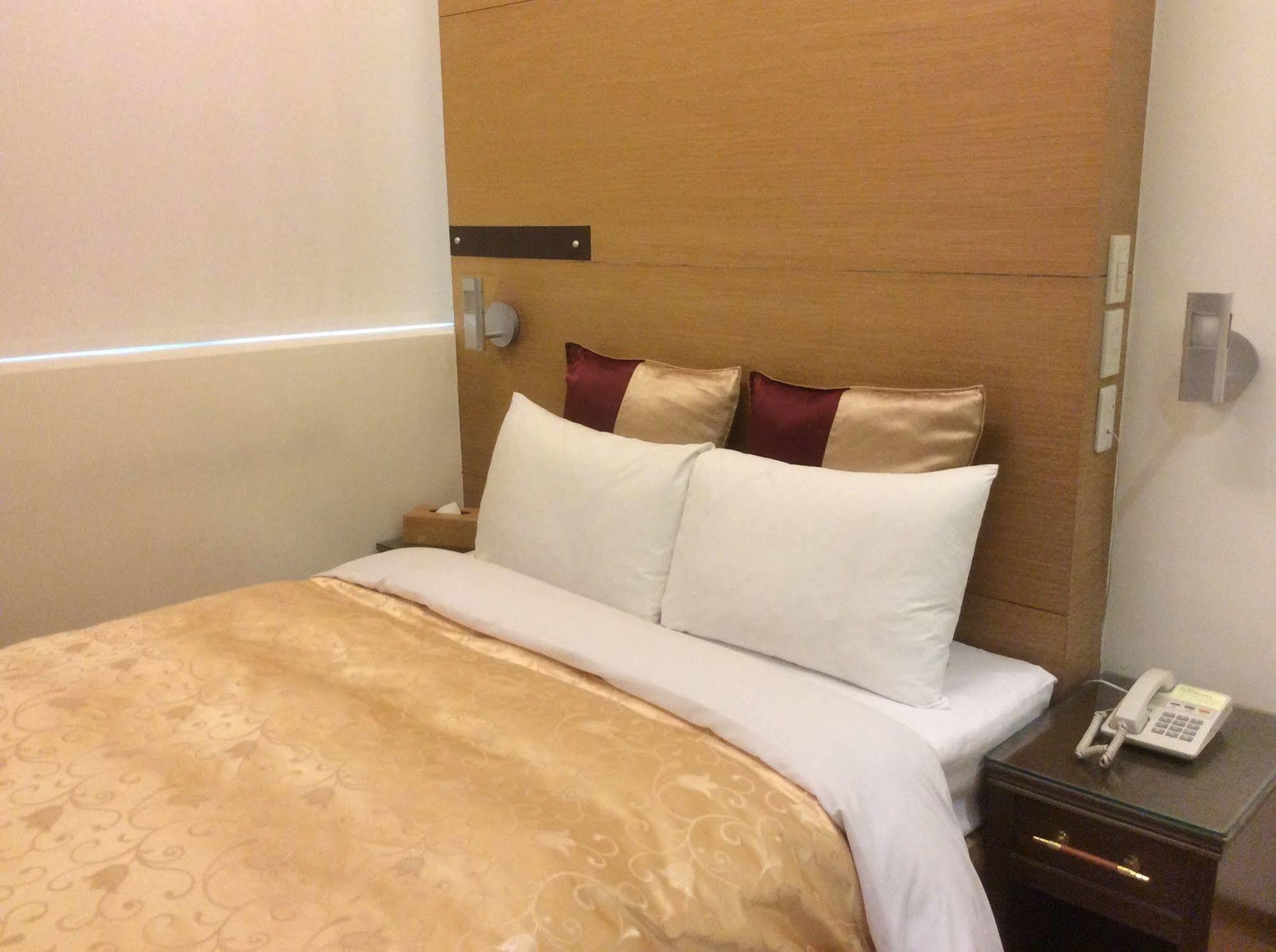 เพอร์เพิล การ์เดน โฮเต็ล Hotel ไทเป ภายนอก รูปภาพ