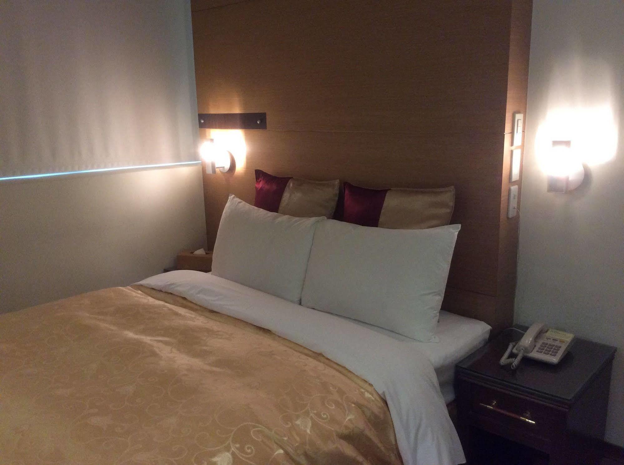 เพอร์เพิล การ์เดน โฮเต็ล Hotel ไทเป ภายนอก รูปภาพ